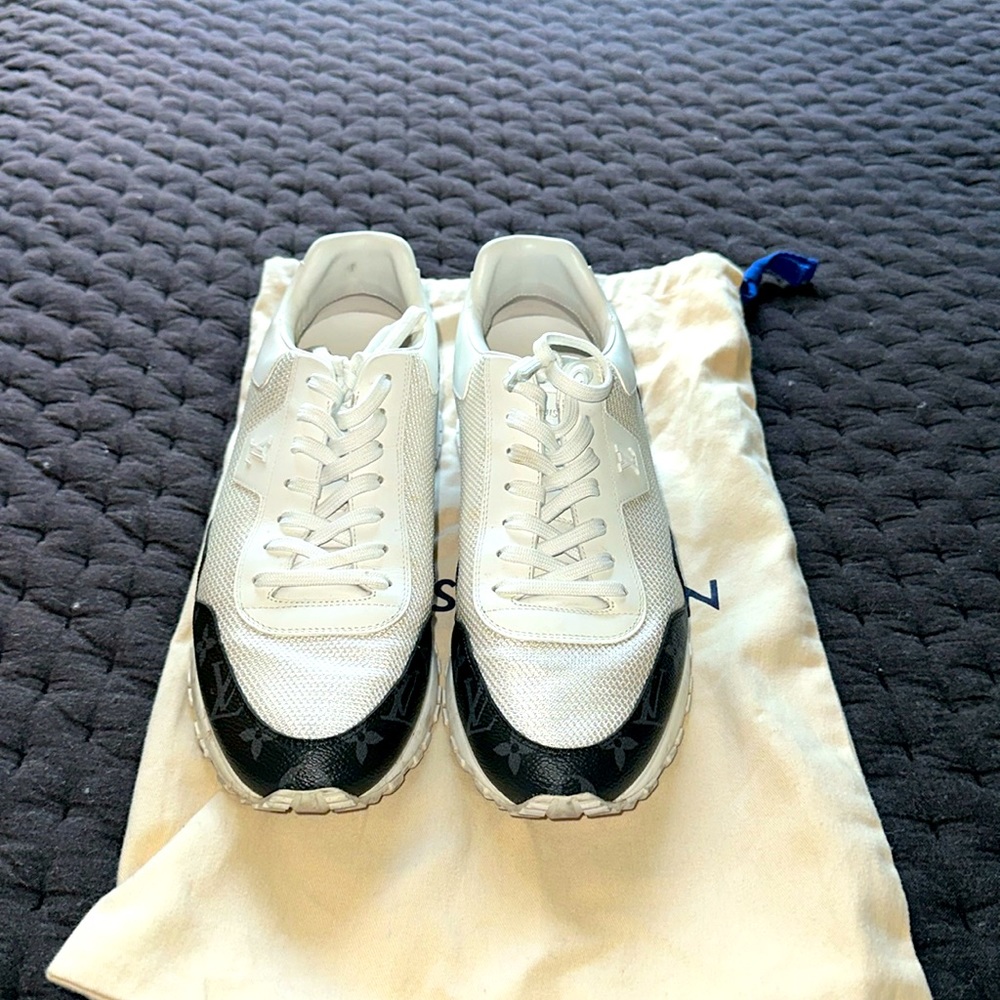 Louis Vuitton Sneakers. Size 9.5 US MEN. No box included. Only Bag. (Used)